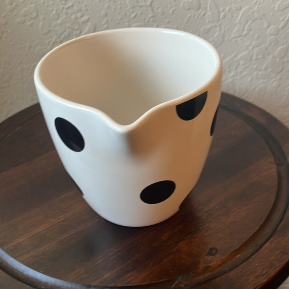 Kate Spade: Deco Dots- White with Black polka dots- Juice/ Creamer/ Pitcher - Picture 3 of 16